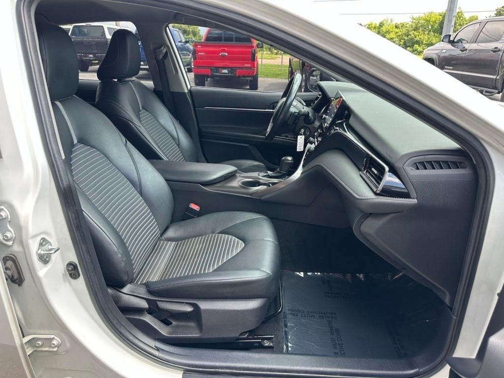 Toyota Camry SE Auto (Natl) 2021