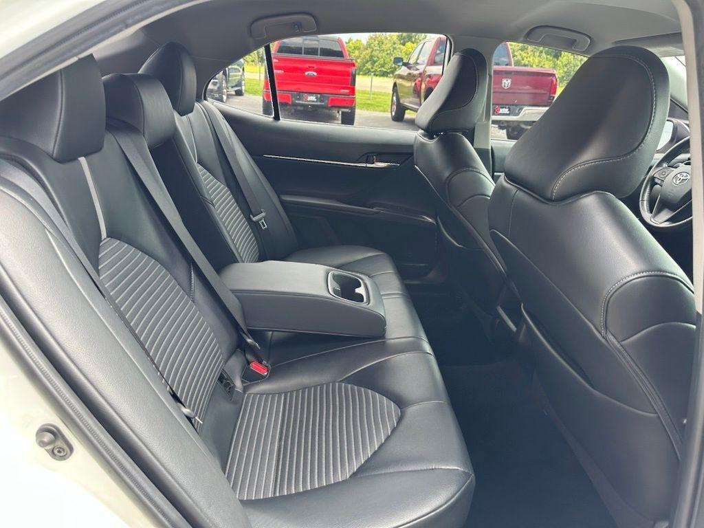 Toyota Camry SE Auto (Natl) 2021