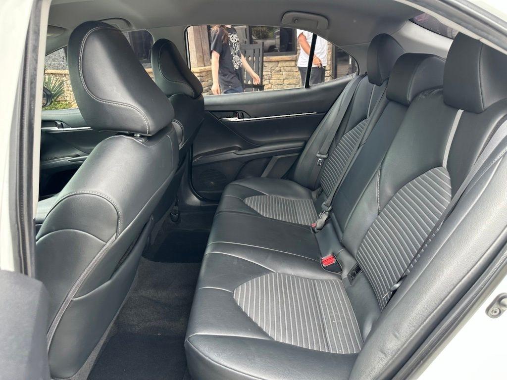 Toyota Camry SE Auto (Natl) 2021