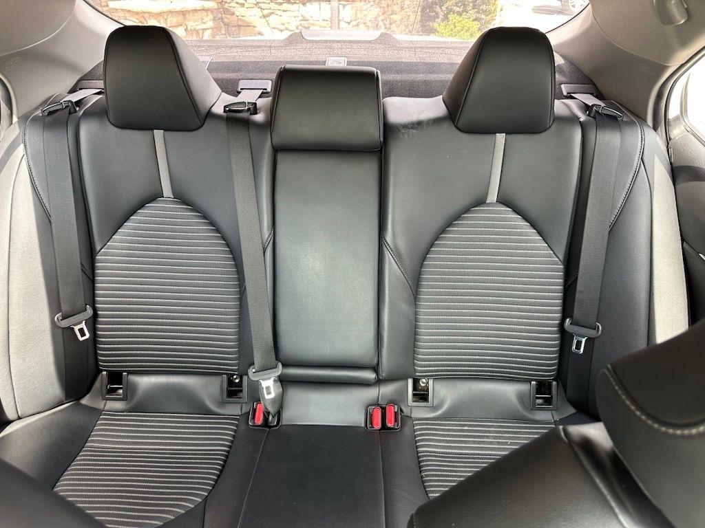 Toyota Camry SE Auto (Natl) 2021