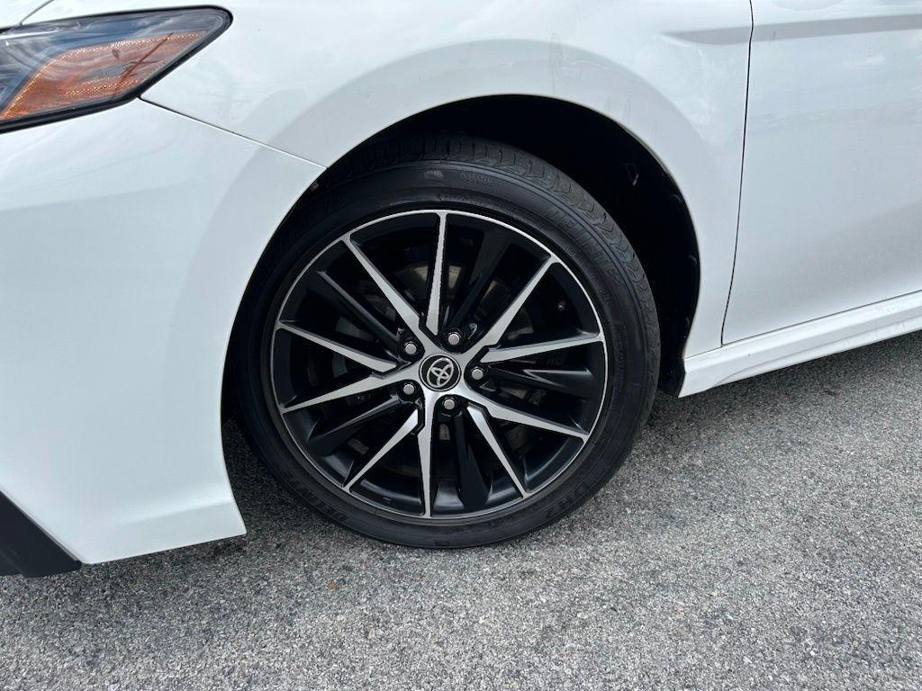 Toyota Camry SE Auto (Natl) 2021