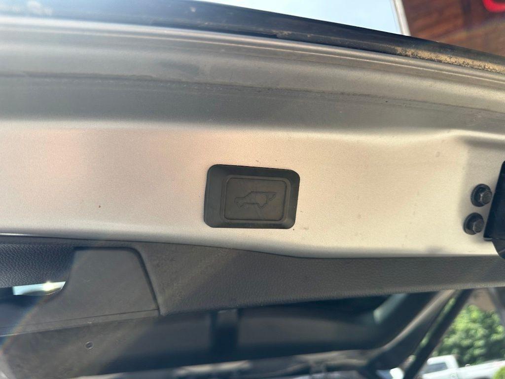 Toyota RAV4 Hybrid XSE AWD (Natl) 2019