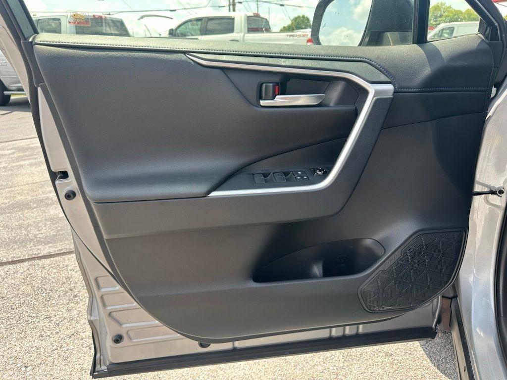 Toyota RAV4 Hybrid XSE AWD (Natl) 2019
