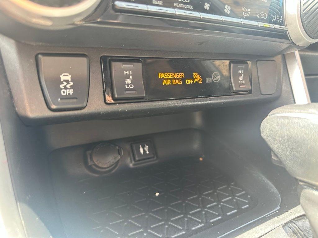 Toyota RAV4 Hybrid XSE AWD (Natl) 2019