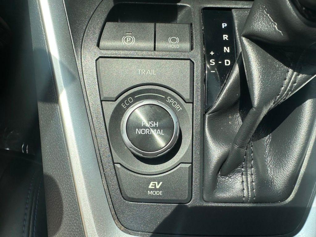 Toyota RAV4 Hybrid XSE AWD (Natl) 2019