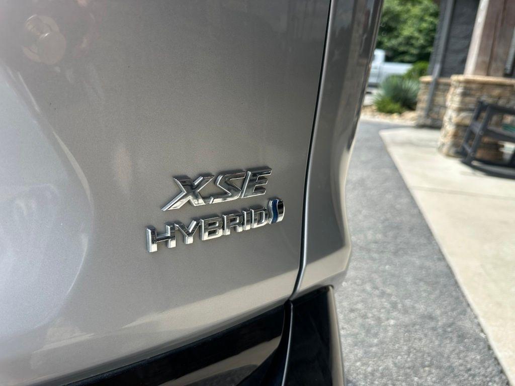 Toyota RAV4 Hybrid XSE AWD (Natl) 2019