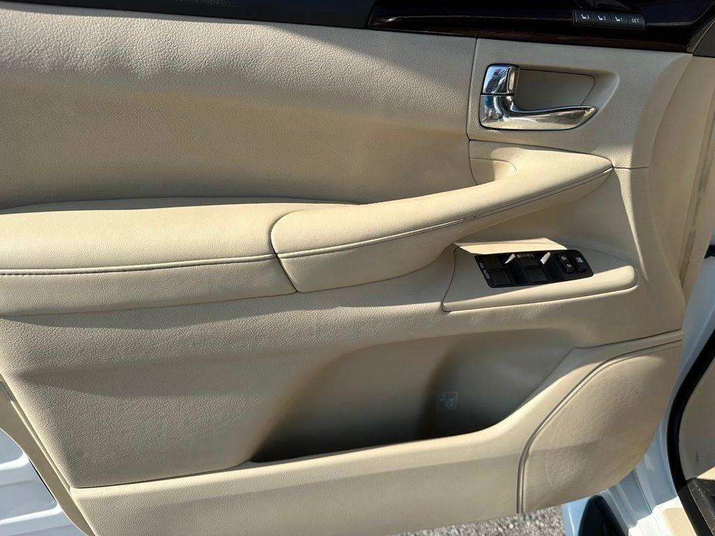 Lexus LX 570 4WD 4dr 2013