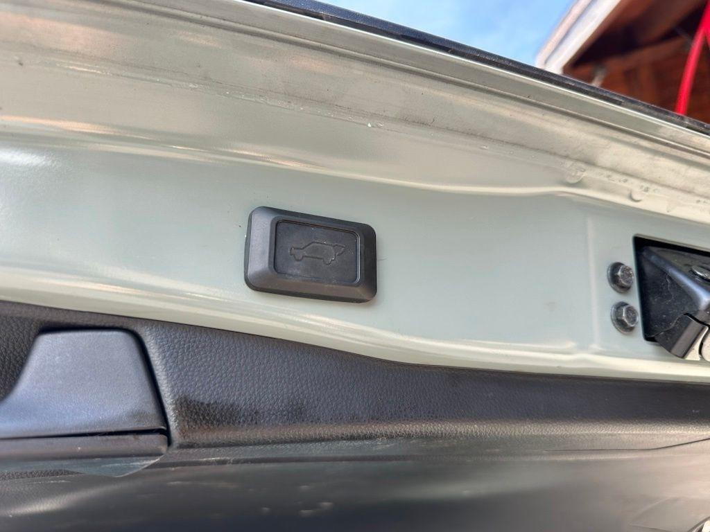 Toyota RAV4 Hybrid XLE Premium AWD (Natl) 2022