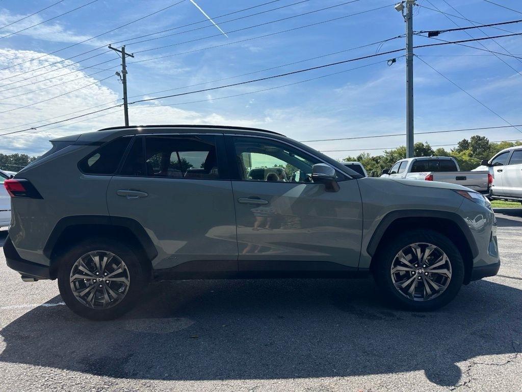 Toyota RAV4 Hybrid XLE Premium AWD (Natl) 2022