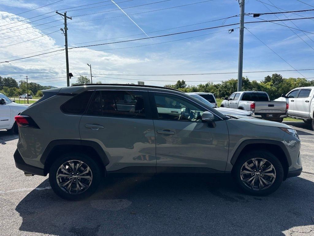 Toyota RAV4 Hybrid XLE Premium AWD (Natl) 2022