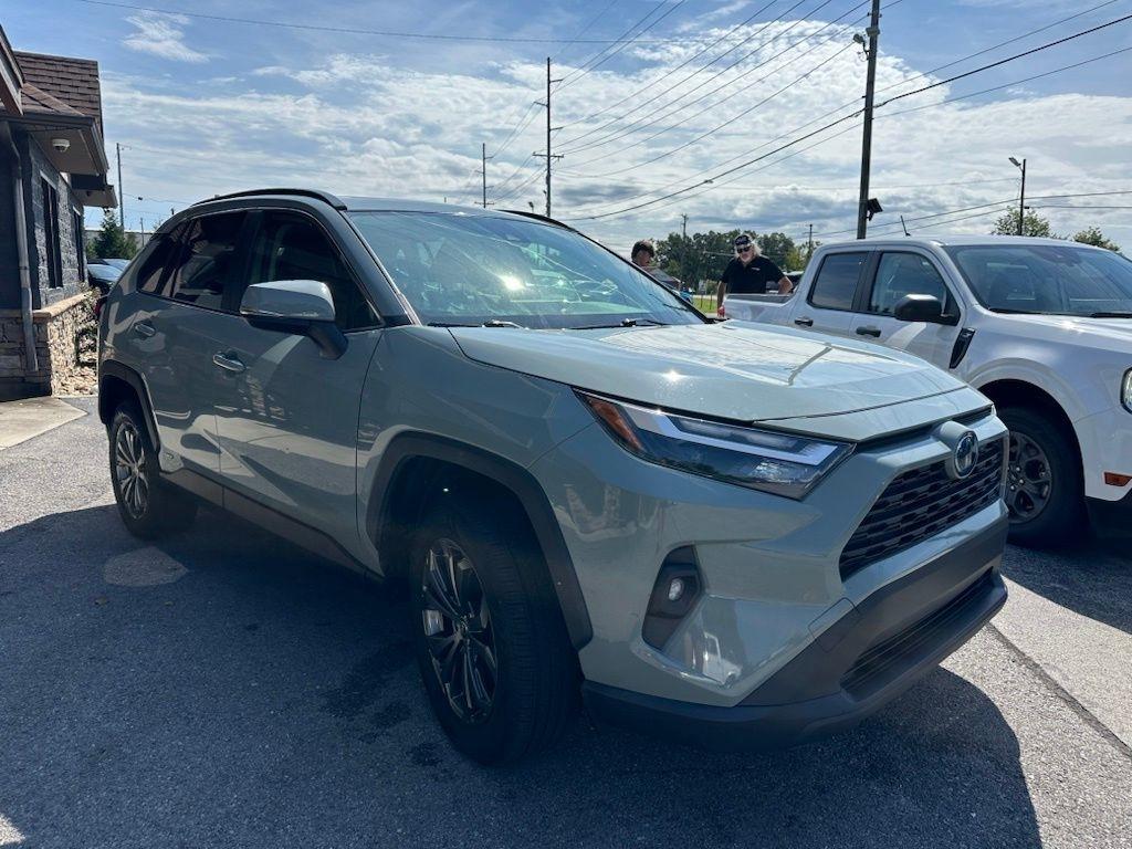Toyota RAV4 Hybrid XLE Premium AWD (Natl) 2022