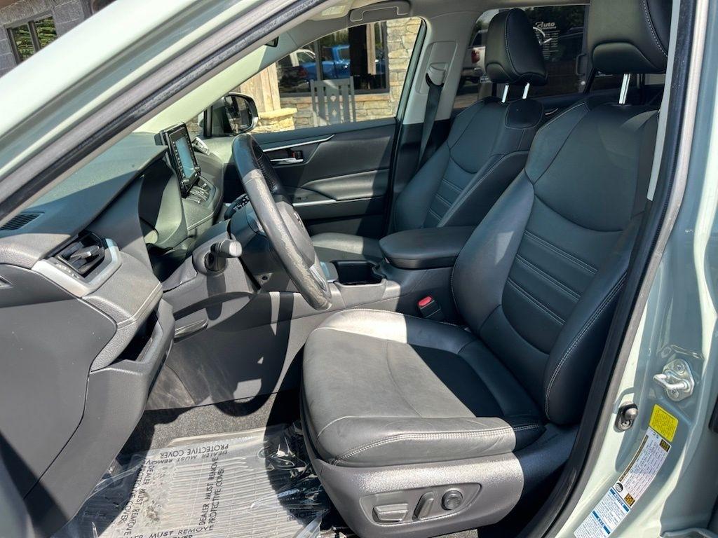 Toyota RAV4 Hybrid XLE Premium AWD (Natl) 2022