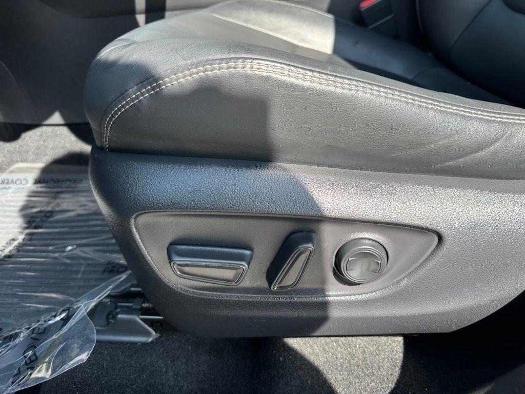 Toyota RAV4 Hybrid XLE Premium AWD (Natl) 2022
