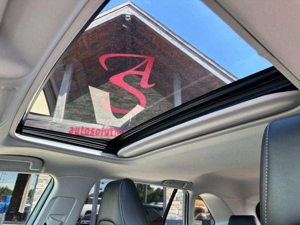 Toyota RAV4 Hybrid XLE Premium AWD (Natl) 2022