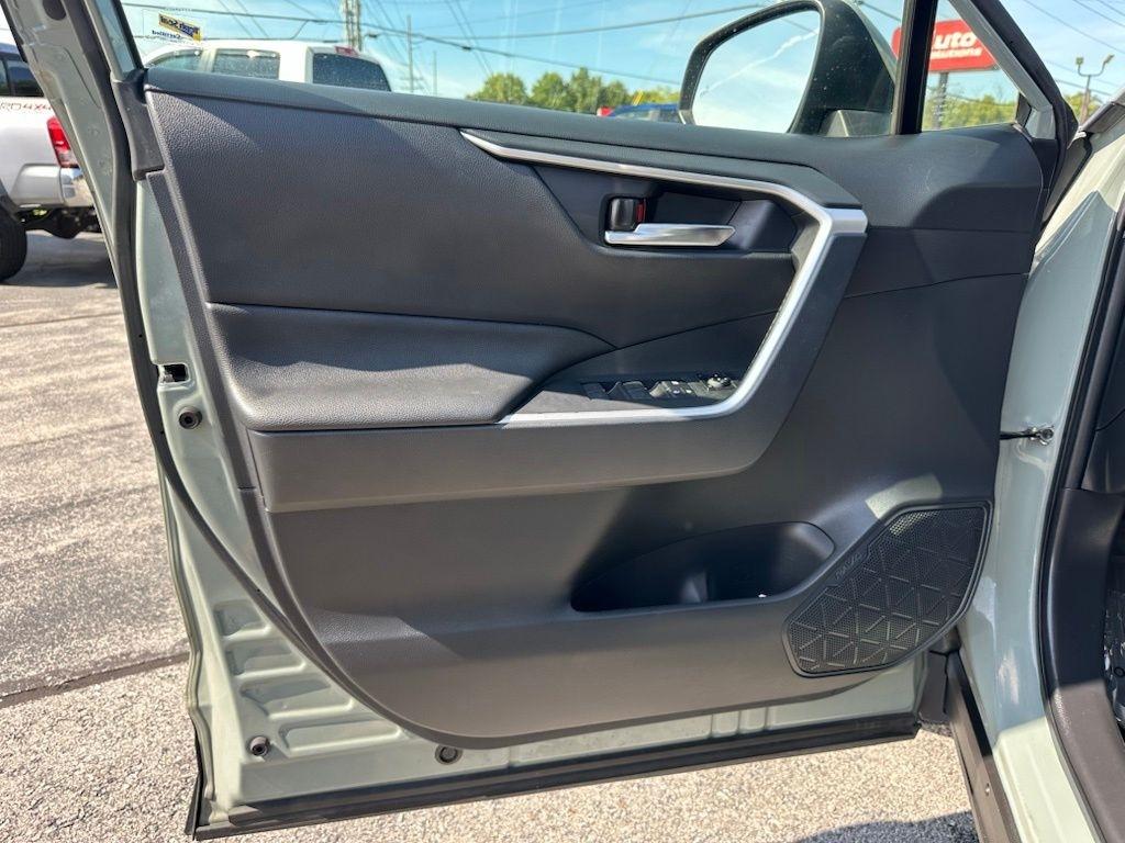 Toyota RAV4 Hybrid XLE Premium AWD (Natl) 2022