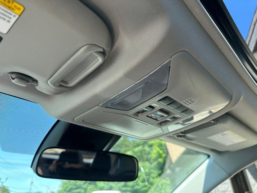 Toyota RAV4 Hybrid XLE Premium AWD (Natl) 2022