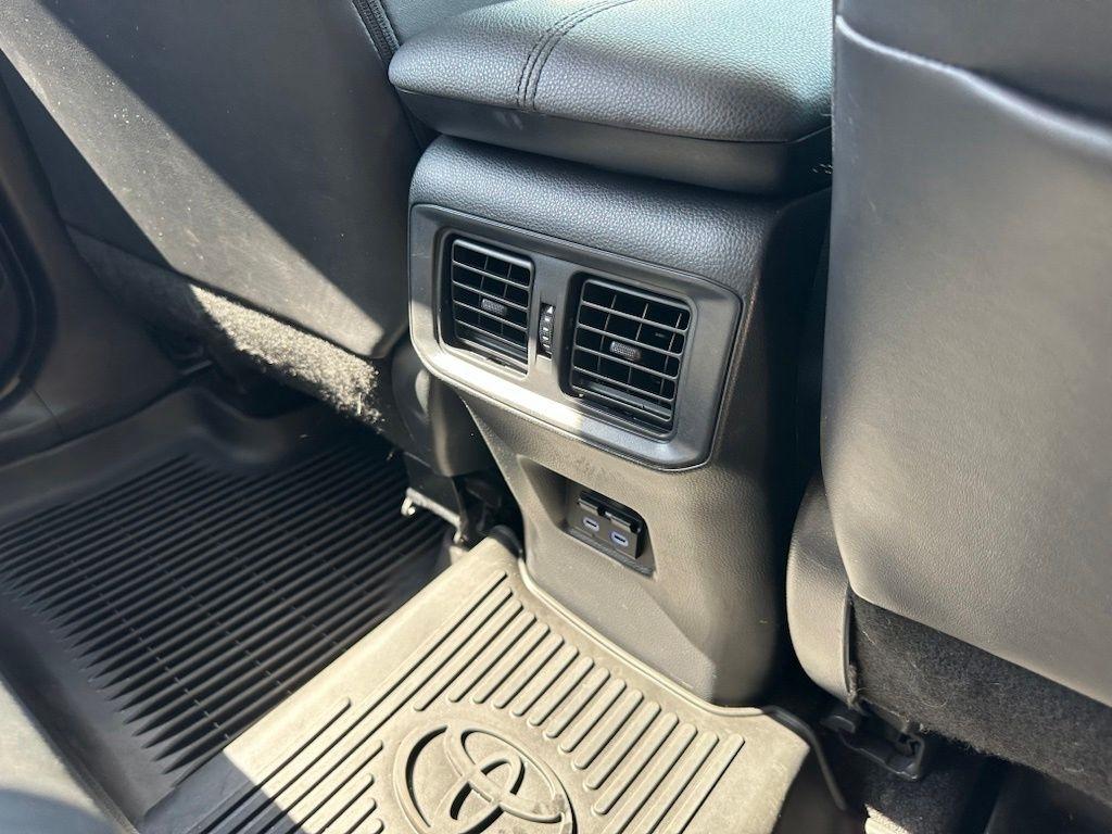 Toyota RAV4 Hybrid XLE Premium AWD (Natl) 2022