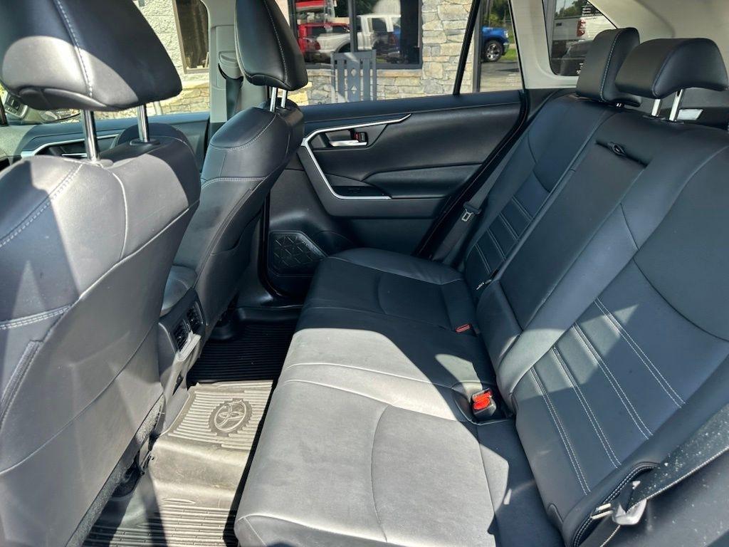 Toyota RAV4 Hybrid XLE Premium AWD (Natl) 2022
