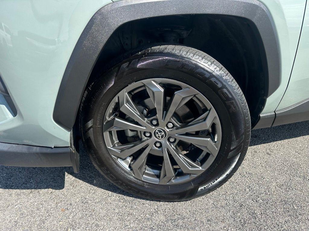Toyota RAV4 Hybrid XLE Premium AWD (Natl) 2022