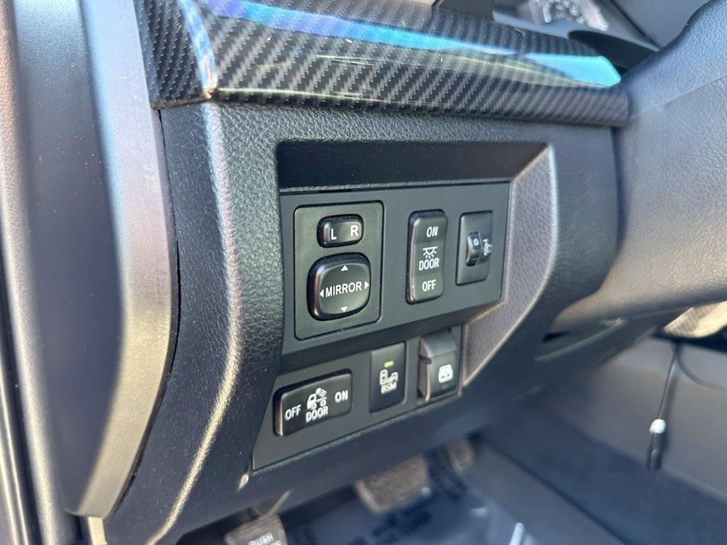Toyota Tundra 4WD Truck CrewMax 5.7L FFV V8 6-Spd AT LTD (Natl) 2014