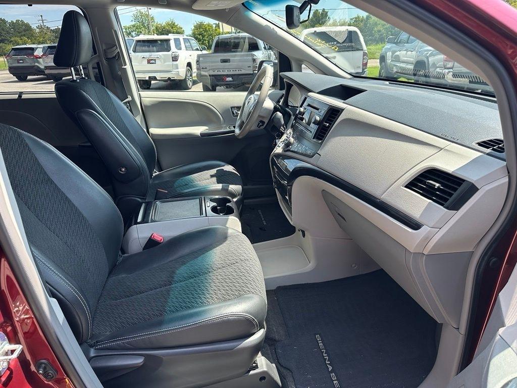 Toyota Sienna 5dr 8-Pass Van V6 SE FWD (Natl) 2013