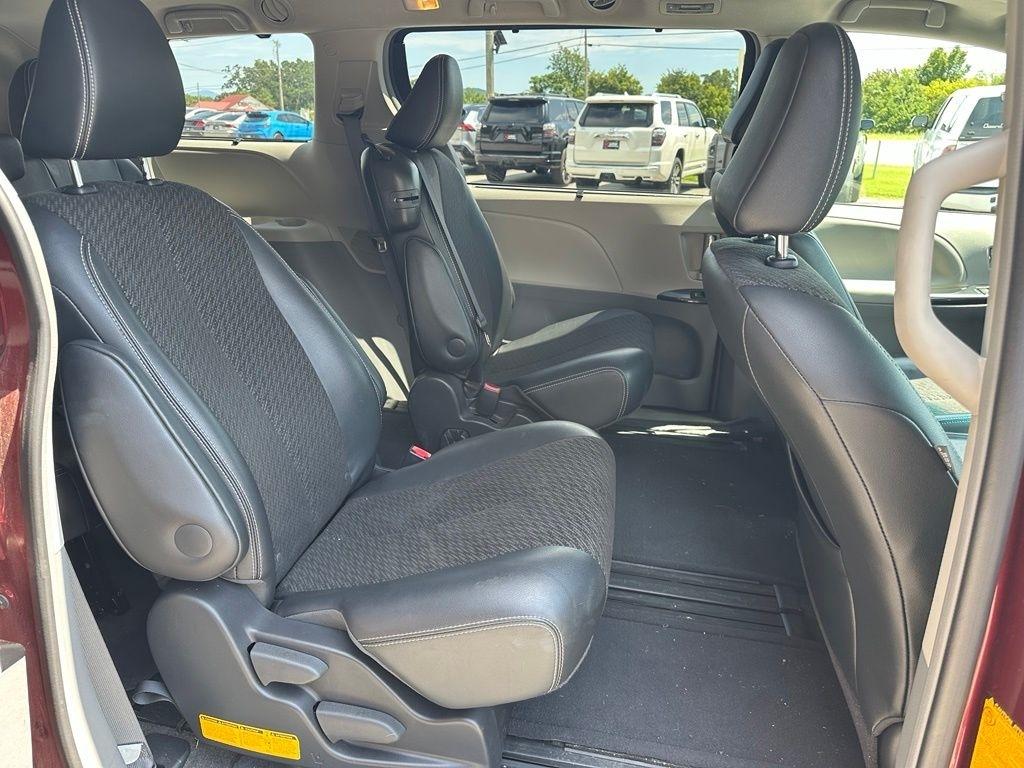Toyota Sienna 5dr 8-Pass Van V6 SE FWD (Natl) 2013