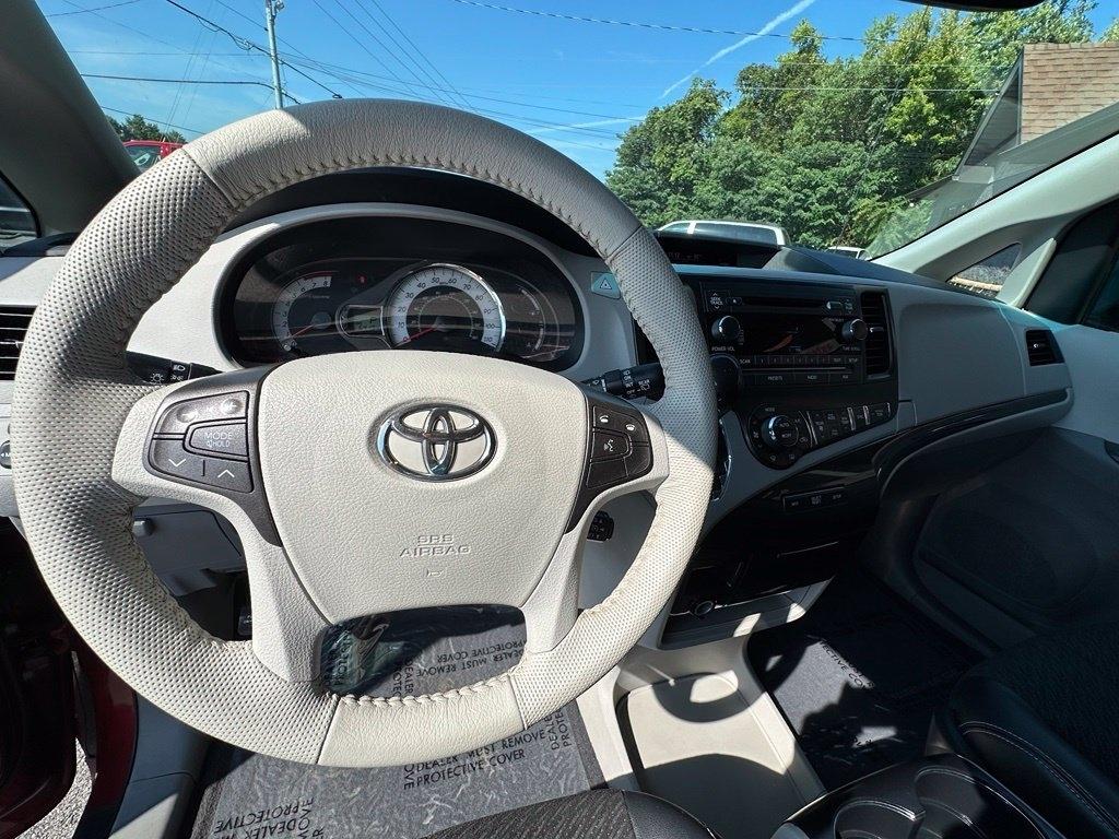 Toyota Sienna 5dr 8-Pass Van V6 SE FWD (Natl) 2013