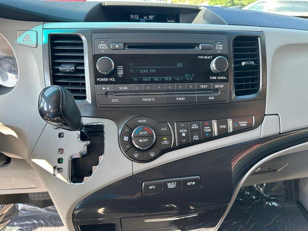 Toyota Sienna 5dr 8-Pass Van V6 SE FWD (Natl) 2013