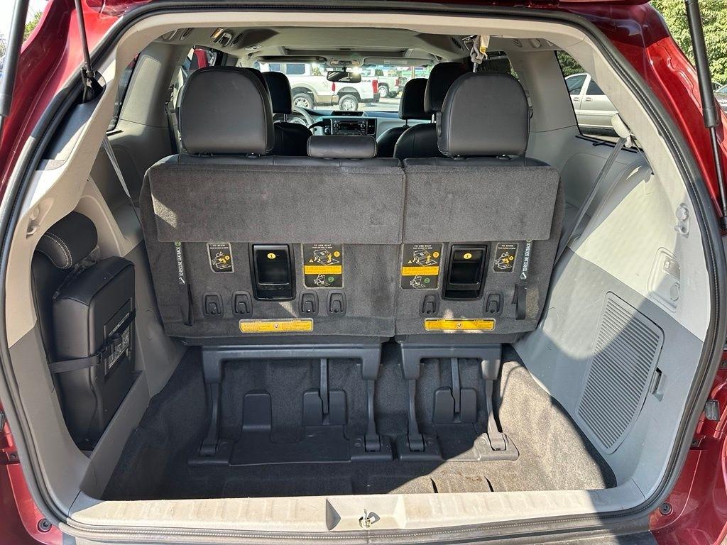 Toyota Sienna 5dr 8-Pass Van V6 SE FWD (Natl) 2013