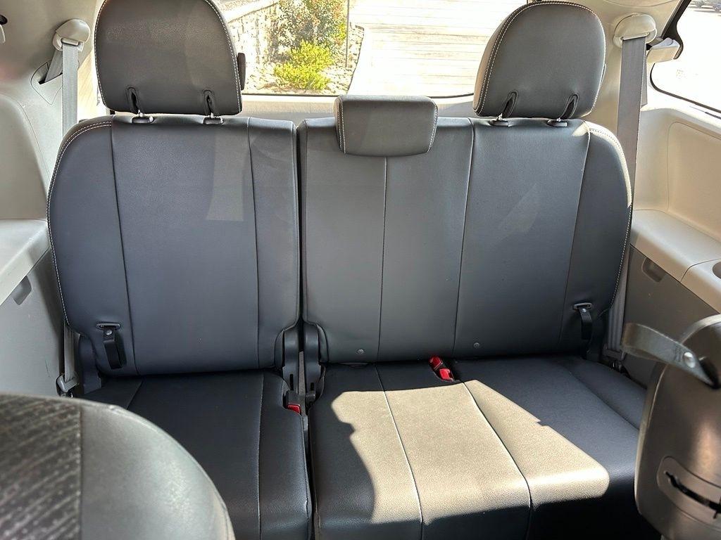 Toyota Sienna 5dr 8-Pass Van V6 SE FWD (Natl) 2013