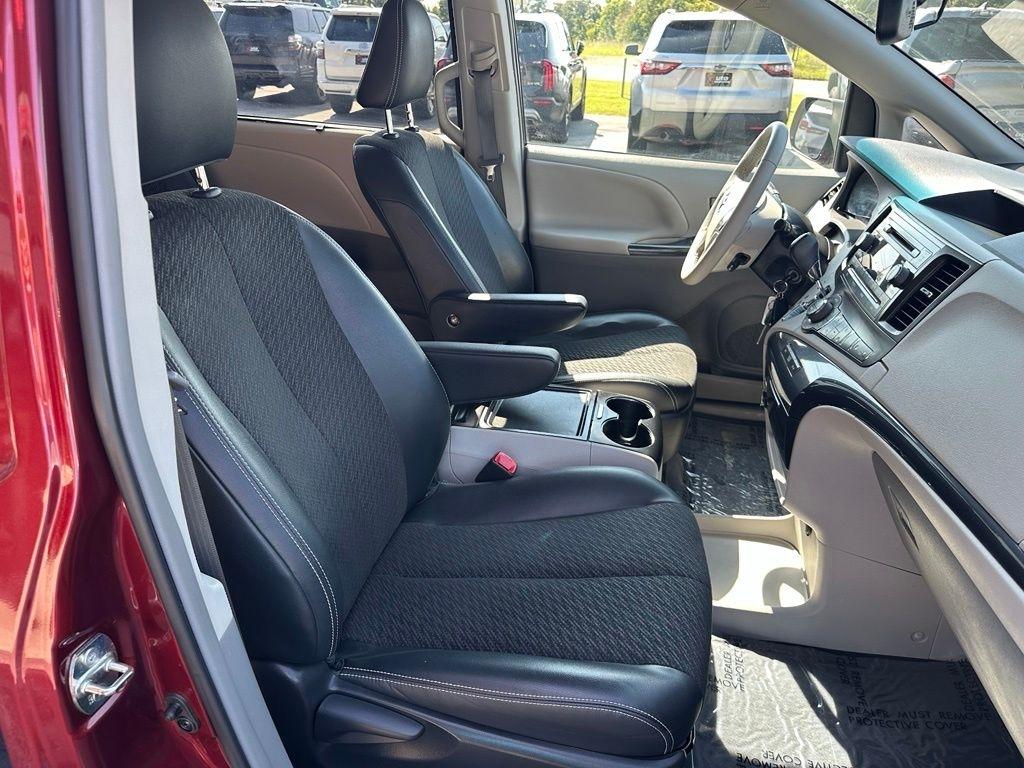 Toyota Sienna 5dr 8-Pass Van V6 SE FWD (Natl) 2013