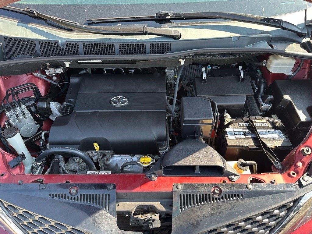 Toyota Sienna 5dr 8-Pass Van V6 SE FWD (Natl) 2013