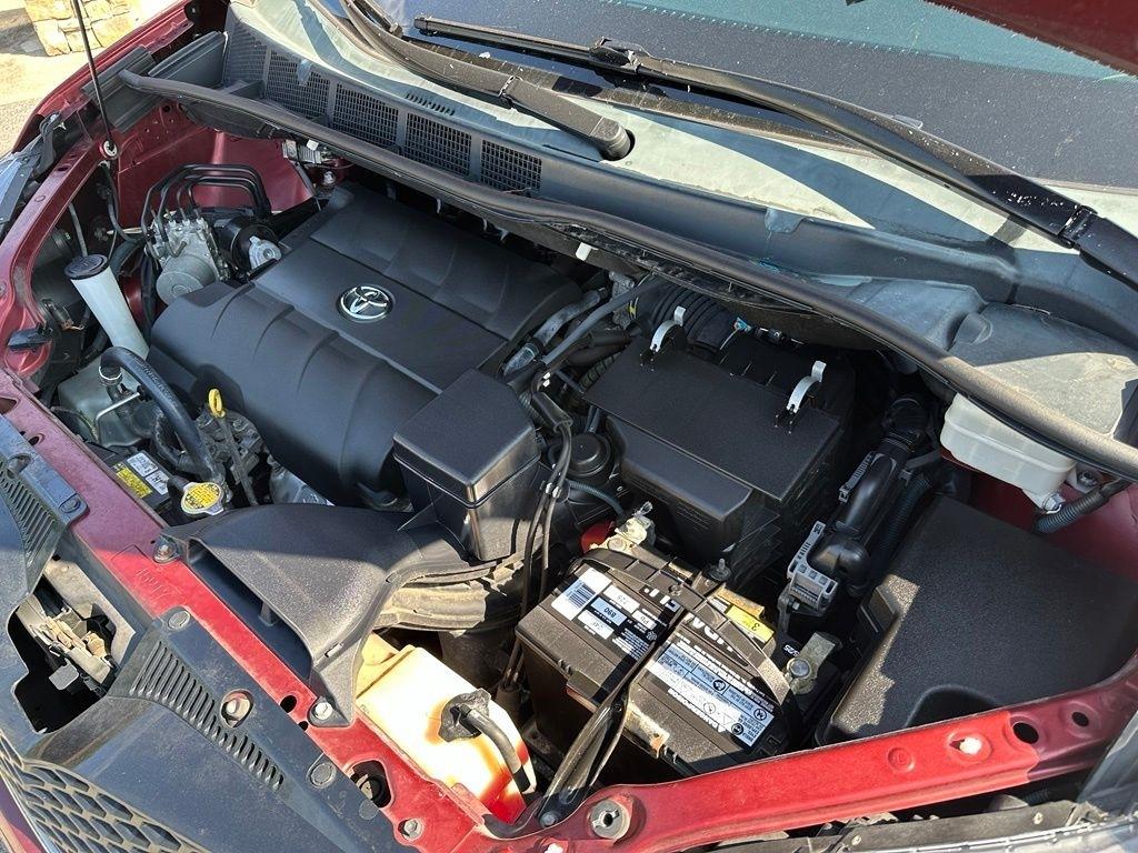 Toyota Sienna 5dr 8-Pass Van V6 SE FWD (Natl) 2013