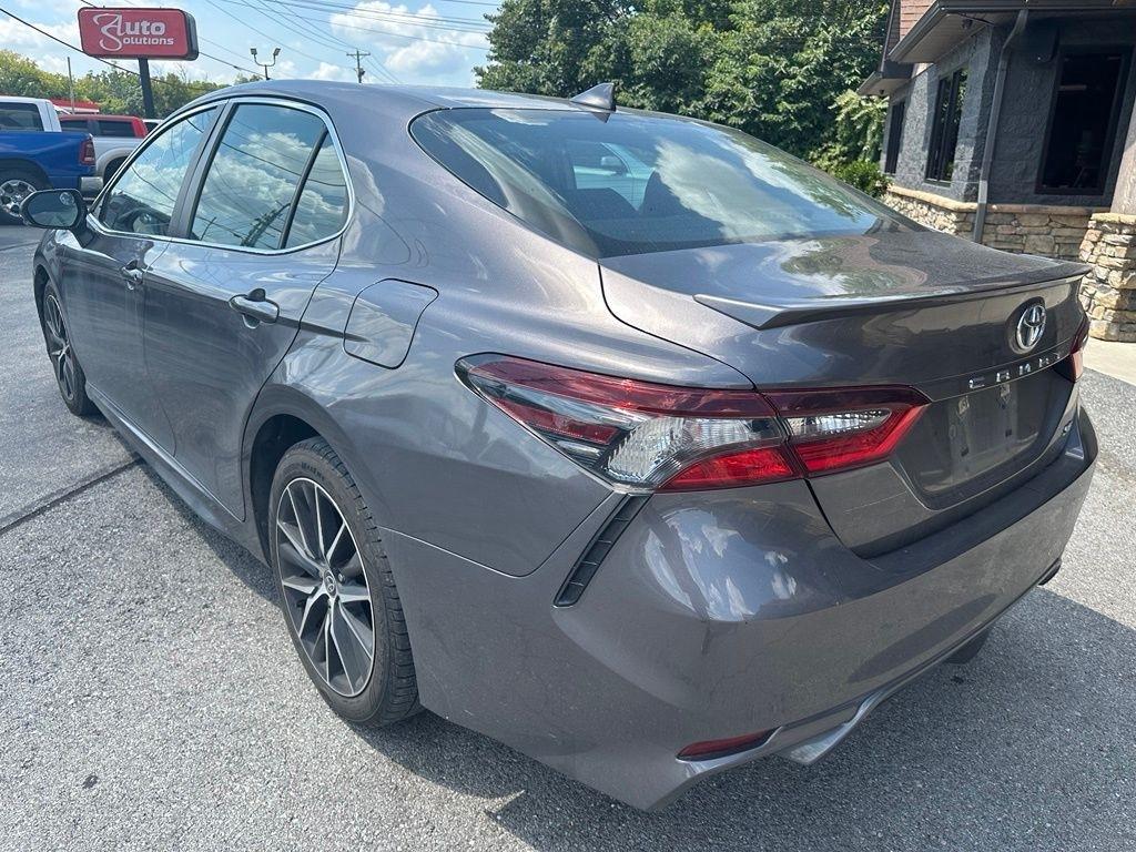 Toyota Camry SE Auto (Natl) 2021