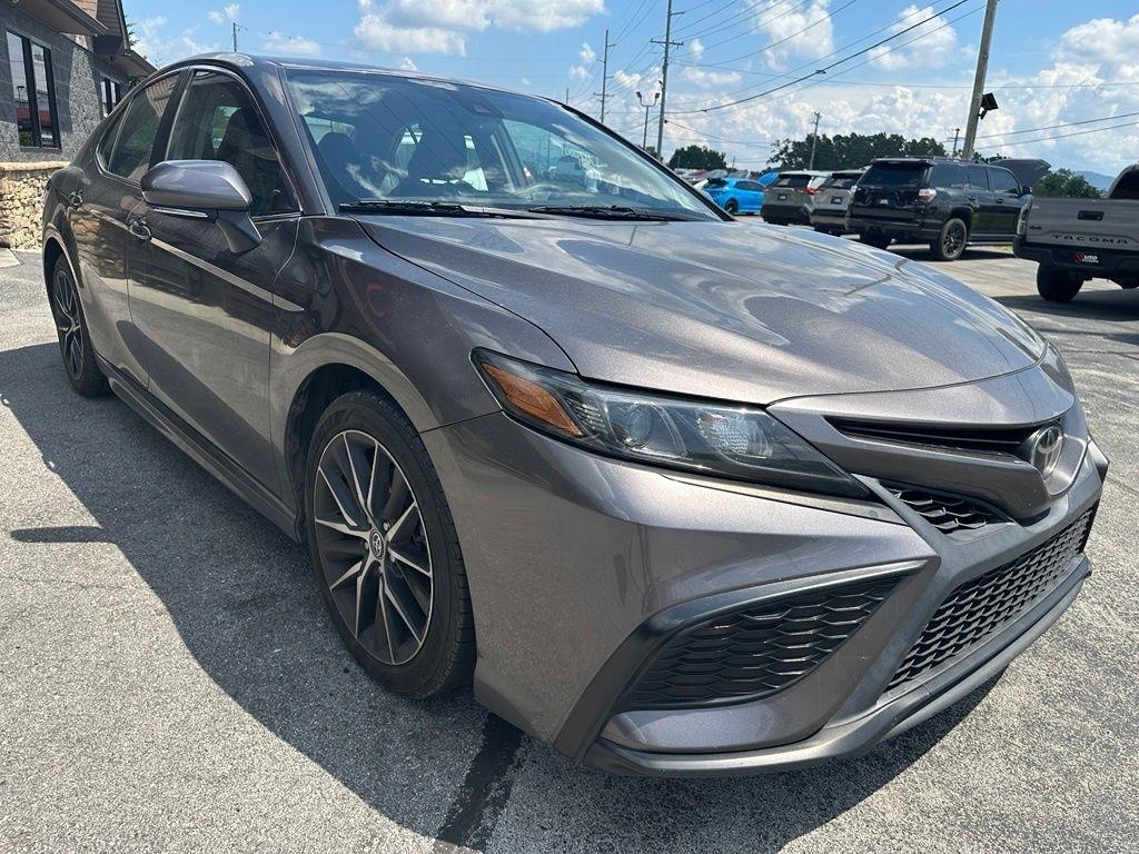 Toyota Camry SE Auto (Natl) 2021
