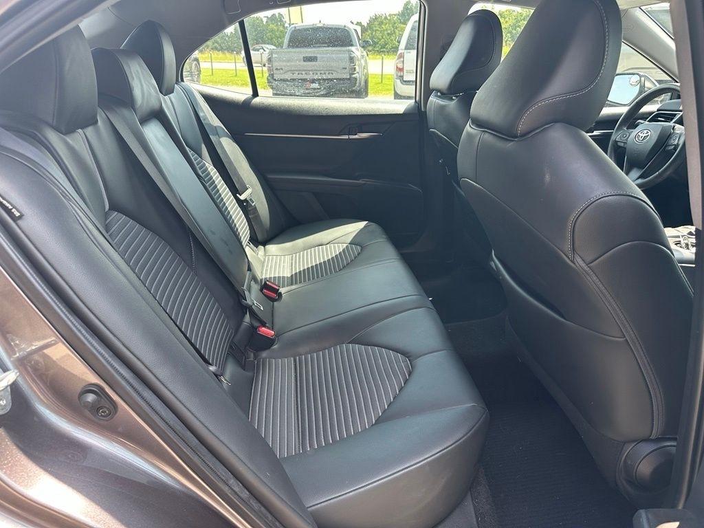 Toyota Camry SE Auto (Natl) 2021