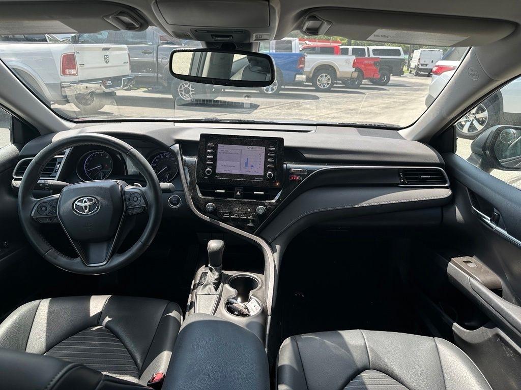 Toyota Camry SE Auto (Natl) 2021