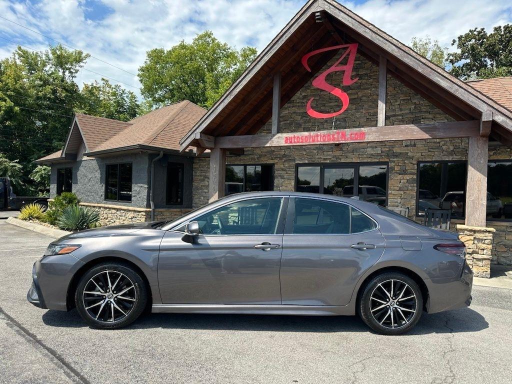 Toyota Camry SE Auto (Natl) 2021