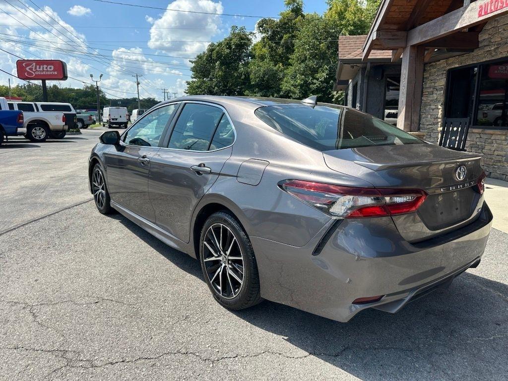 Toyota Camry SE Auto (Natl) 2021
