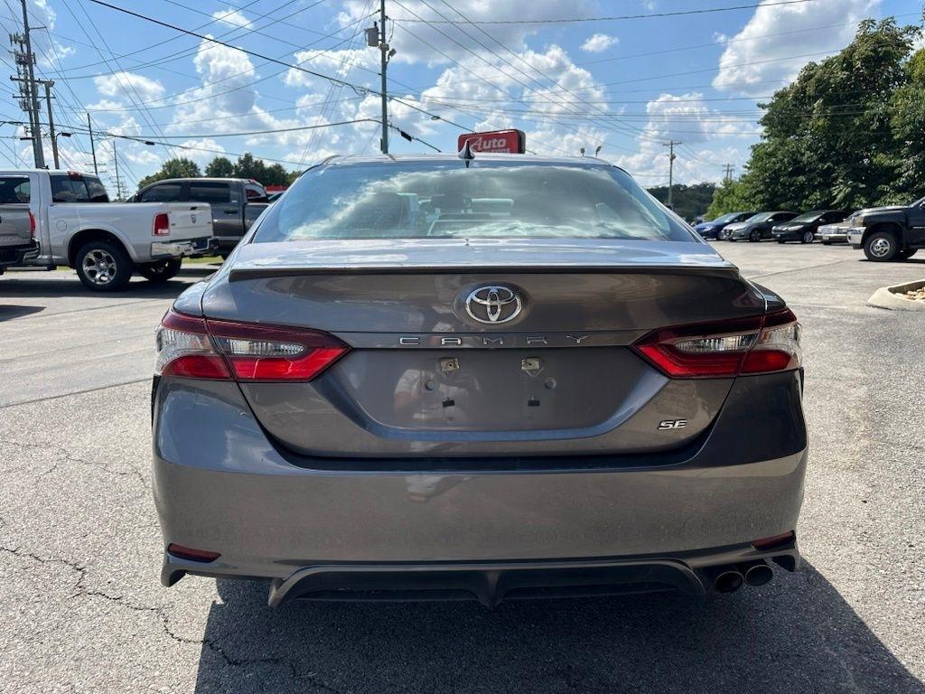 Toyota Camry SE Auto (Natl) 2021