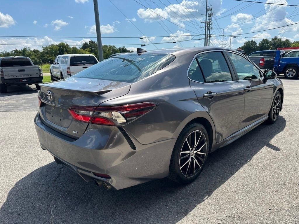 Toyota Camry SE Auto (Natl) 2021