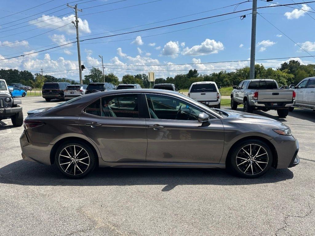 Toyota Camry SE Auto (Natl) 2021
