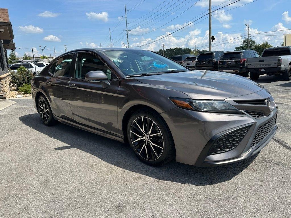 Toyota Camry SE Auto (Natl) 2021