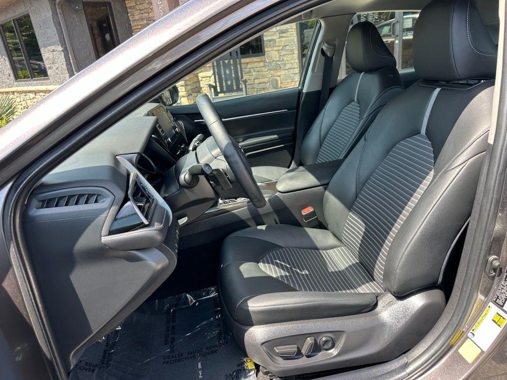Toyota Camry SE Auto (Natl) 2021