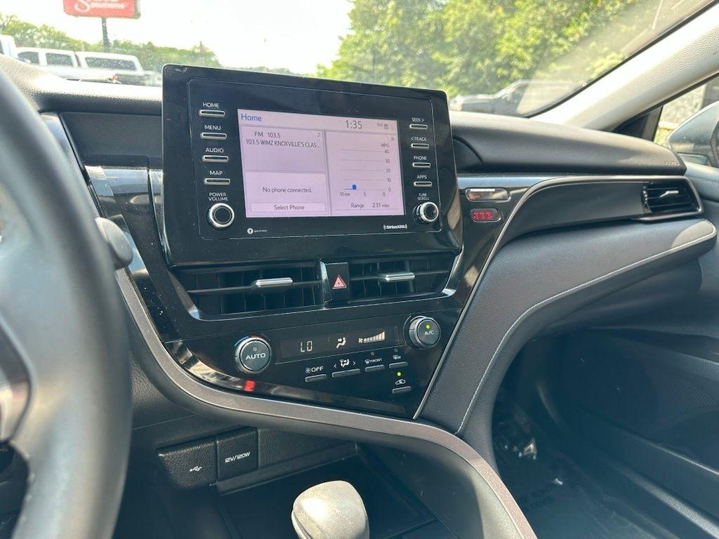 Toyota Camry SE Auto (Natl) 2021