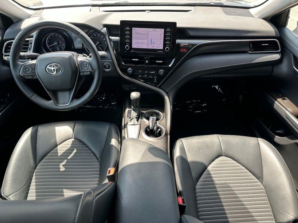 Toyota Camry SE Auto (Natl) 2021