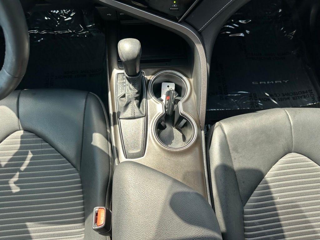 Toyota Camry SE Auto (Natl) 2021