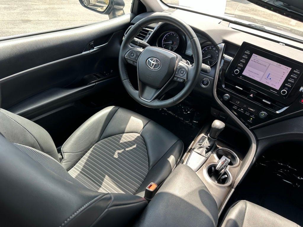 Toyota Camry SE Auto (Natl) 2021