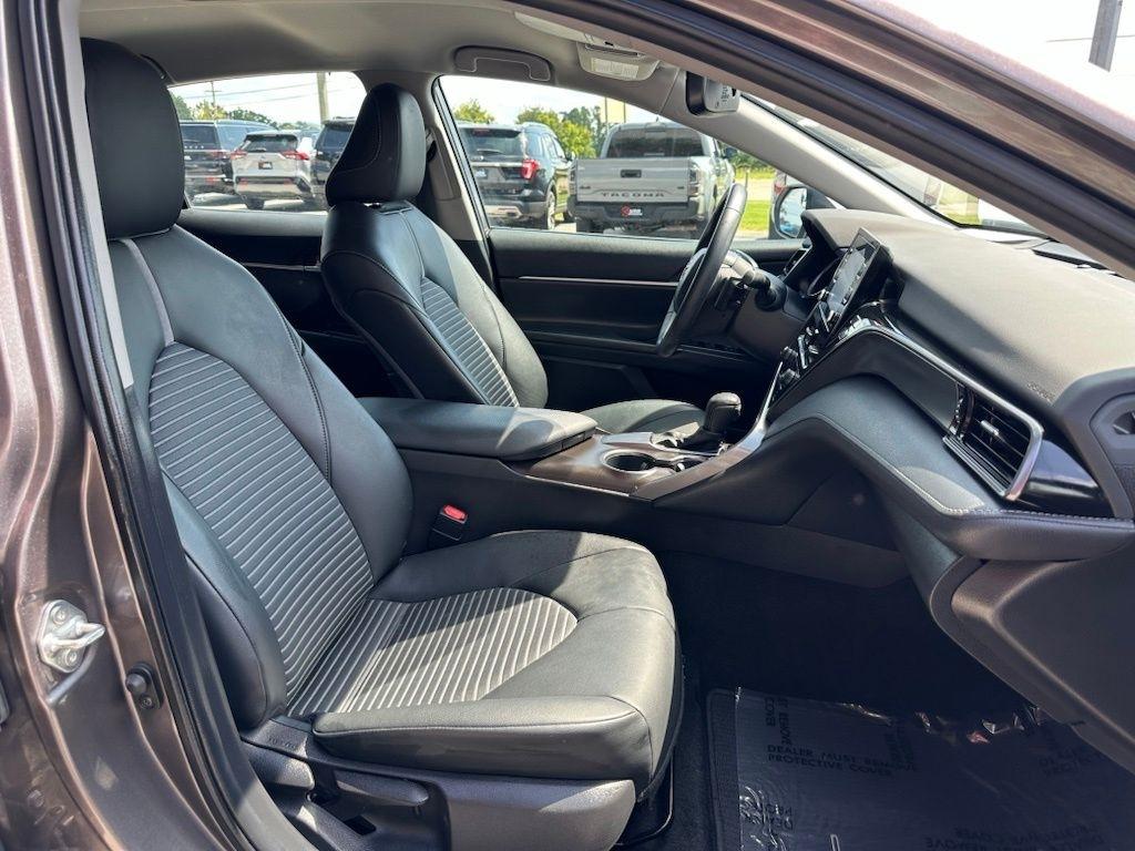 Toyota Camry SE Auto (Natl) 2021