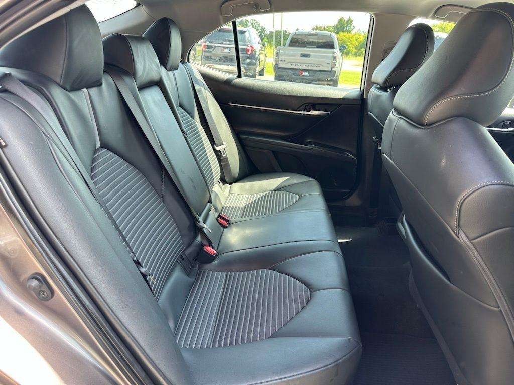 Toyota Camry SE Auto (Natl) 2021